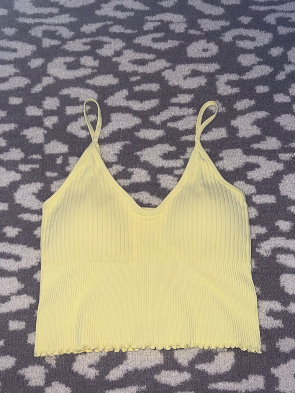 No boundaries Women's Yellow Ribbed V-Neck Crop Tank Top
